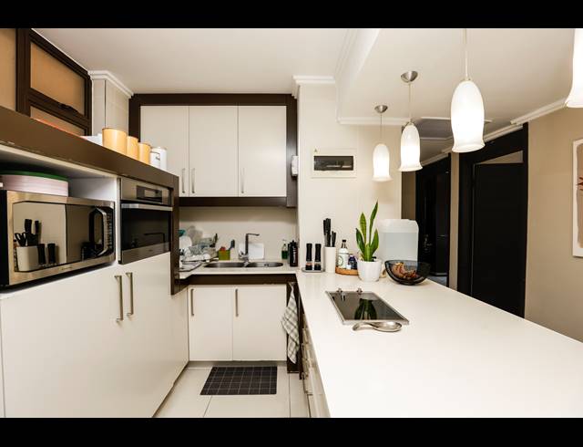 2 BEDROOM APARTMENT FOR SALE IN UMHLANGA CENTRAL